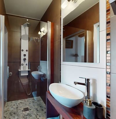 une des salles d'eau des Chambres d'hôtes à vendre à Colombes dans les Hauts-de-Seine