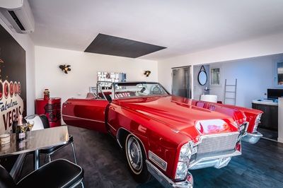 cadillac love room à vendre à Villecroze