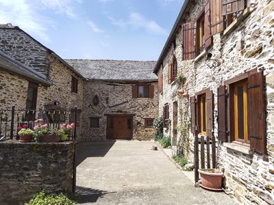 Ancien corps de ferme avec Chambres d'hôtes à vendre près d'Albi dans le Tarn