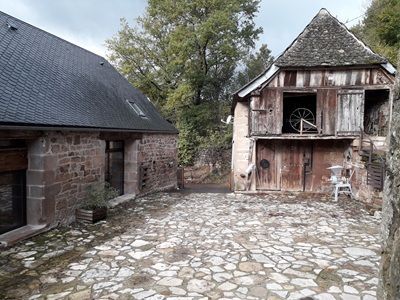 vieille grange à aménager des Chambres d’hôtes à vendre à Banassac en Lozère
