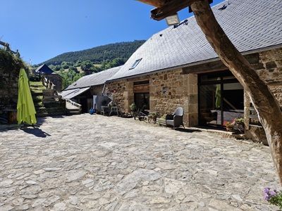 Propriété avec Chambres d’hôtes à vendre à Banassac en Lozère