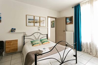 une des Chambres dhôtes à vendre à Servian Hérault