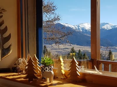 vue sur montagnes depuis les Chambres d'hôtes et gîtes à vendre à Font Romeu Odeillo Via en Pyrénées-Orientales