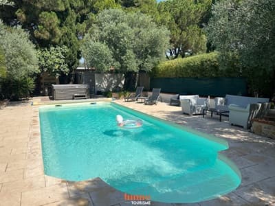 piscine des Gîtes à Vendre à Elne en Pyrénées-Orientales