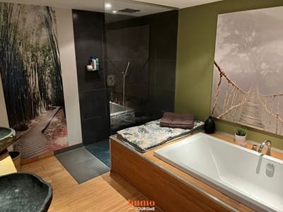 une des salles de bains des Gîtes à Vendre à Elne en Pyrénées-Orientales