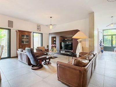 salle à manger des Chambres d'hôtes et appartements à vendre à Lézignan Corbières, Aude