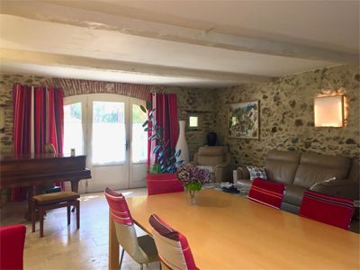 salle à manger de la Propriété avec gîte à vendre à Montesquieu-des-Albères en Pyrénées-Orientales