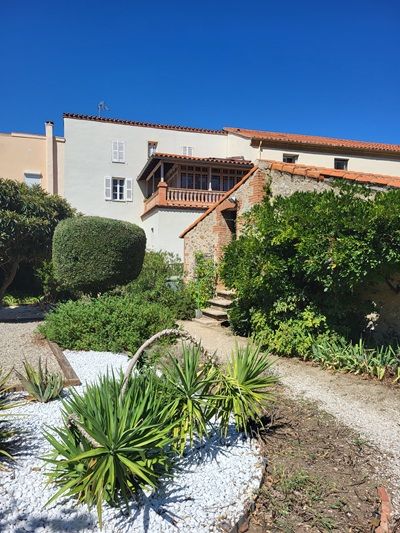 maison avec des Chambres d'hôtes à vendre à Prades dans les Pyrénées-Orientales
