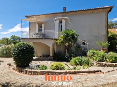 ba^timent avec Gîtes à vendre près Quissac dans le Gard