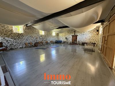 demeure avec Gîtes à vendre près Quissac dans le Gard