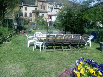 Jardin des Chambres d'hôtes et gîte à vendre à Rennes les Bains dans l'Aude