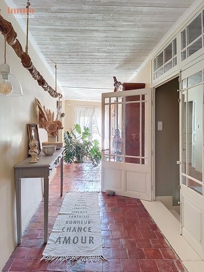 Entrée des Chambres d’hôtes à vendre près Narbonne dans l’Aude