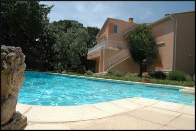 Propriété avec piscine et Chambres d'hôtes à vendre à Villeneuve-Lez-Avignon dans le Gard