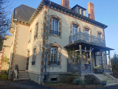 Chambres d'hôtes dans maison style art déco à vendre à Chalus en Haute-Vienne