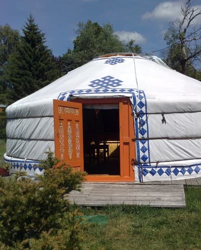 une des yourtes des Gîtes et insolites à vendre près du du lac de Vassiviere en Creuse