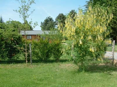 une des roulottes des Gîtes et insolites à vendre près du du lac de Vassiviere en Creuse