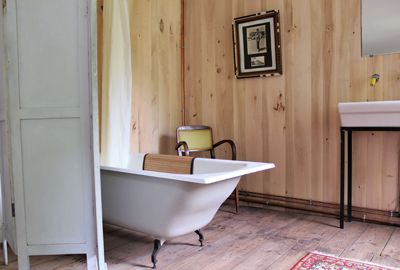 salles de bains d'une des Chambres d'hôte et gîtes à vendre sur le plateau de l'Aubrac en Aveyron