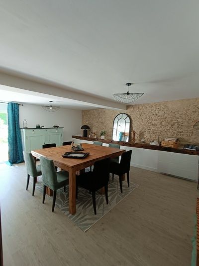 salle à manger des Chambres d'hôtes à vendre à Cadalen dans le Tarn