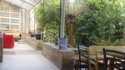 repas dehors du Gîte d'étape à vendre à Figeac dans le Lot