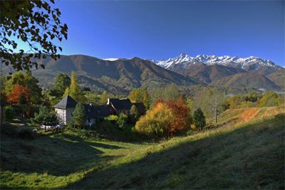 Hameau avec 2 gîtes à vendre à Oust en Ariège