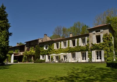 Hameau avec Gîtes et chambres d’hôtes à vendre au pied des Pyrénées ariégeoises