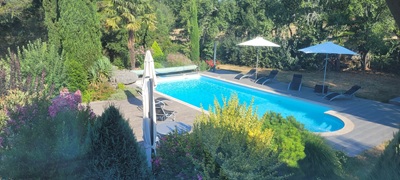 piscine des Chambres d'hôtes à vendre à Théminettes dans le Lot