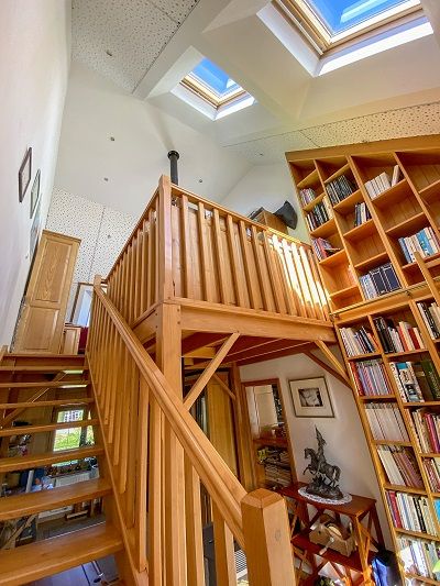 escalier de la propriété à vendre avec les chambres d'hôtes à Merris dans le Nord