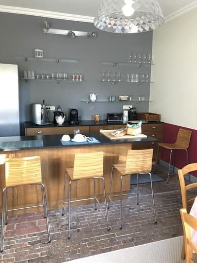 une des cuisines des Chambres d'hôtes à vendre à La Neuville-Chant-d'Oisel en Seine-Maritime