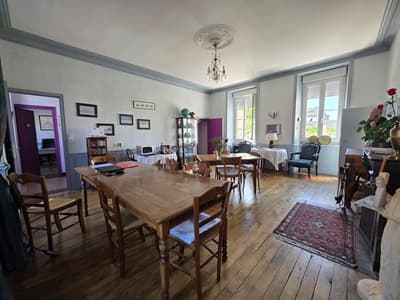 salle à manger de la Propriété avec gîtes et chambres d'hôtes à vendre à Pontorson dans la Manche