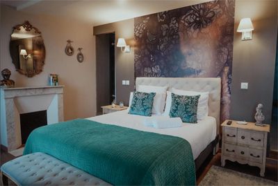 une des chambres du domaine à vendre avec Réceptions, gîtes et chambres d'hôtes à vendre à Ste Honorine de Ducy Calvados