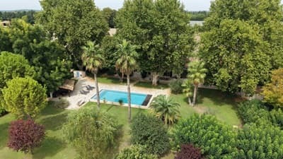 piscine des Chambres d'hôtes et gîte à vendre Isle-sur-la-Sorgue en Vaucluse