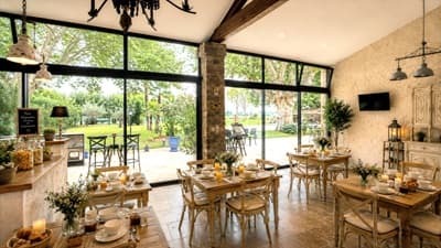 salle à manger des Chambres d'hôtes et gîte à vendre Isle-sur-la-Sorgue en Vaucluse