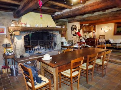 salle à manger des Chambres d'hôtes et gîte à vendre en Haute Provence