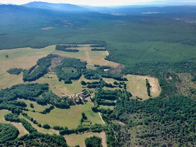 Vue aérienne de la Propriété à vendre à Régusse dans le Var