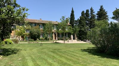 Maison principale de la propriété avec Chambres d'hôtes, gîtes et insolite à vendre en Avignon en Vaucluse