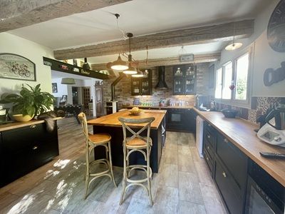 cuisine de la Propriété avec gîtes à vendre 