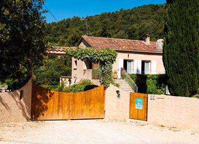 Entrée des Chambres d'hôtes et gîtes à vendre Parc Sainte Baume près Toulon