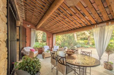 terrasse des Chambres d'hôtes à vendre à Puyvert en Vaucluse