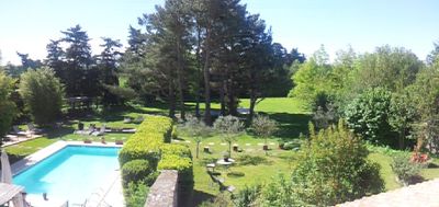 Jardin de la propriété avec Chambres d'hôtes à vendre à L'Isle sur la Sorgue en Vaucluse