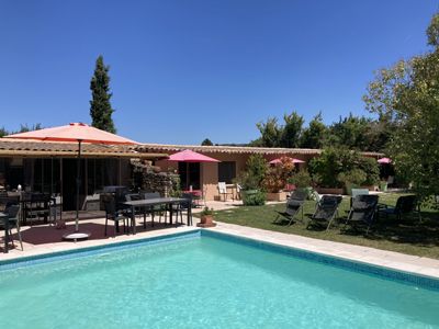 Jardin de la propriété avec Chambres d'hôtes à vendre à L'Isle sur la Sorgue en Vaucluse