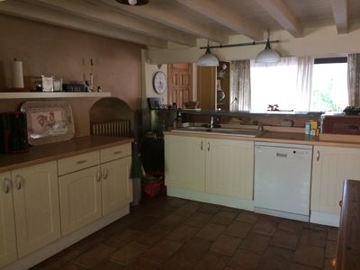 cuisine de la propriété avec Chambres d'hôtes à vendre à L'Isle sur la Sorgue en Vaucluse