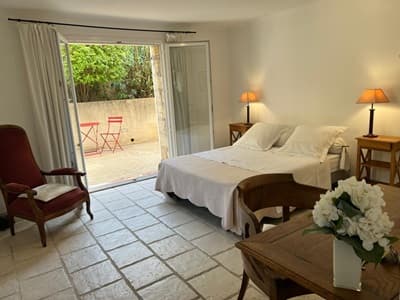 une des Chambres d'hôtes à vendre à Juan Les Pins dans les Alpes - Maritimes