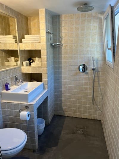salle de bains des Chambres d'hôtes à vendre à Juan Les Pins dans les Alpes - Maritimes