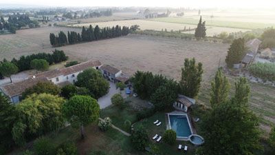 Vue aérienne des Chambres d'hôtes à vendre à Orange en Vaucluse