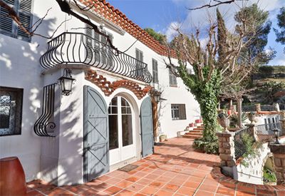 Terrasse de la Propriété pour chambres d'hôtes à vendre à Roquevaire dans les Bouches-du-Rhône