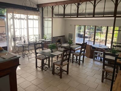 salle à manger des Chambres d'hôtes à vendre à Lacoste en Luberon, Vaucluse
