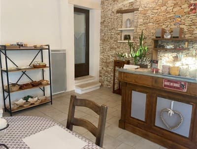 petit déjeuner des Chambres d'hôtes à vendre à Lacoste en Luberon, Vaucluse