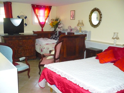 une des chambres de la Propriété avec gîtes à vendre à Six-Fours-Les-Plages Var