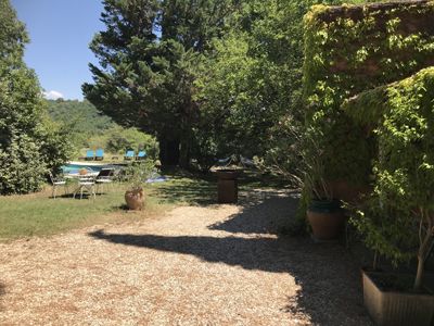 Jardin des Chambres d'hôtes et gîte à vendre zone Puyvert - Lourmarin en Vaucluse