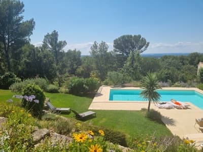piscine et jardin des Gîtes et chambres d'hôtes à vendre à Pernes-les-Fontaines en Vaucluse